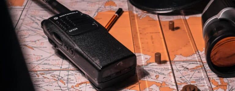 Linguagem de radiocomunicação: Dominando os códigos e protocolos para eficiência nas conexões