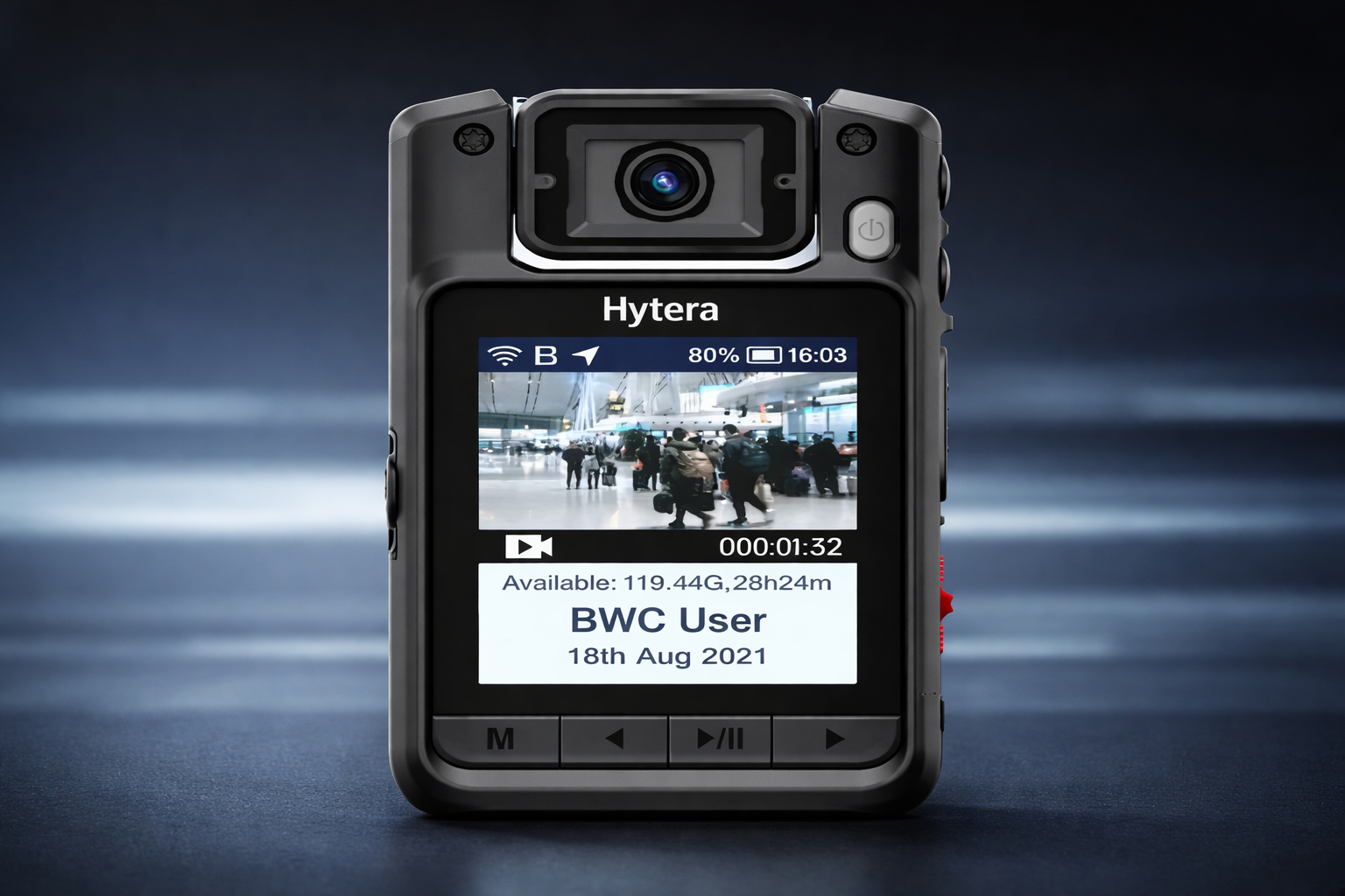 Câmera corporal Hytera VM690 em destaque num fundo azul.